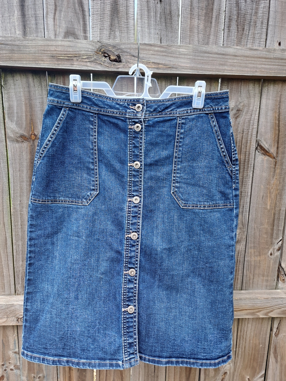 Liz Claiborne Two-Tone Blue Denim Skirt with Contrast Stitching